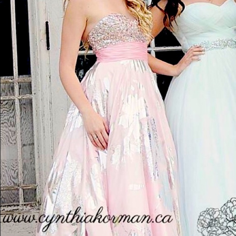 Alyce Paris Grad adress
